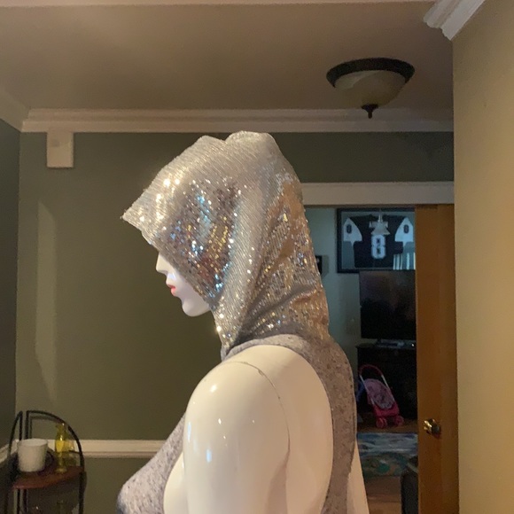 Top - Picture 2 of 3